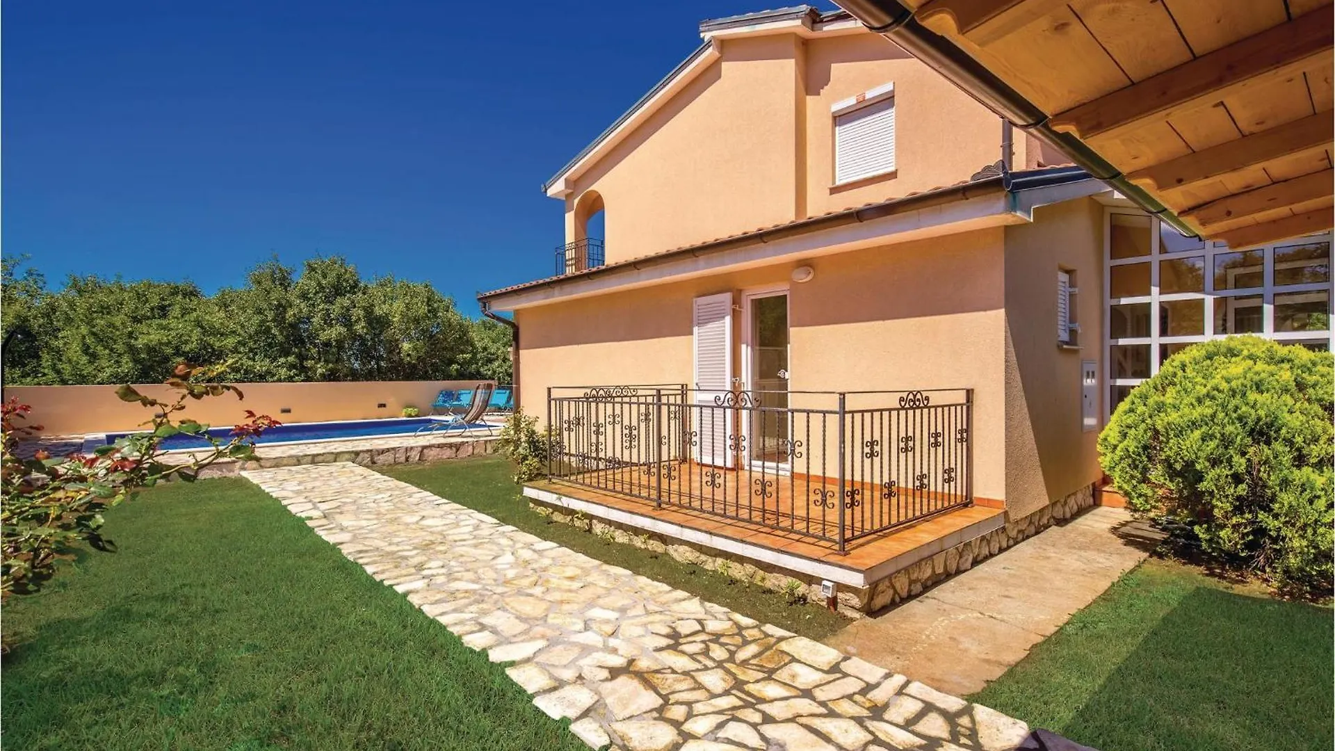 Awesome Home In Smrika With Outdoor Swimming Pool 0*,